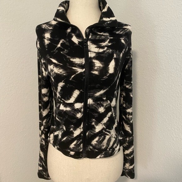 NWOT Cropped Black White Zip Front Hoodie Style Jacket Two Pocket Ultra Soft S - Picture 2 of 10